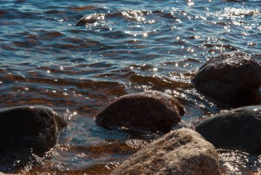 Coast için yaz taşlarla yapılan