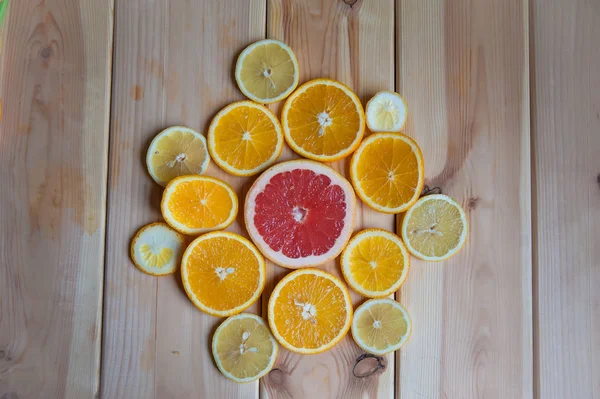 Fresh fruit on the table — Stock Photo, Image