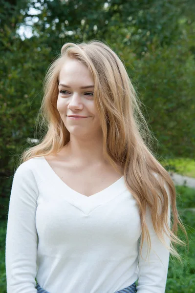 Girl with white hair outdoors in summer — Stock Photo, Image