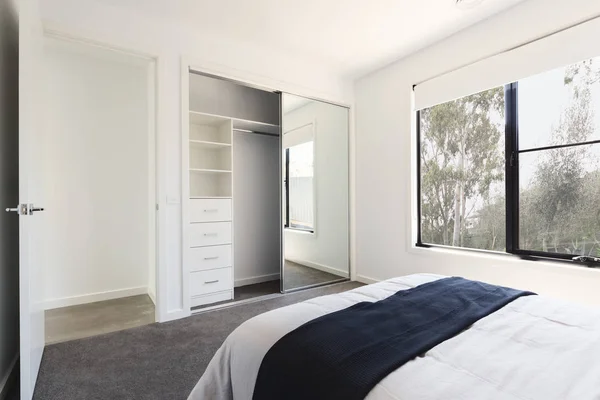 Mirrored wardrobe detail i — Stock Photo, Image