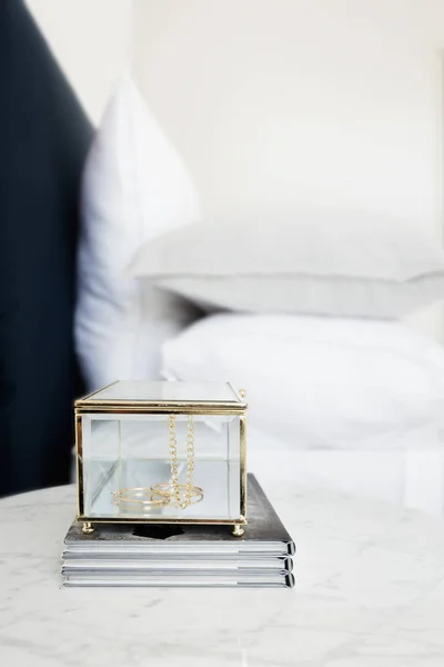 Gold and glass jewellery box and books — Stock Photo, Image