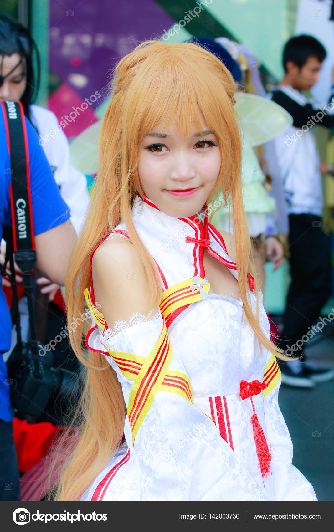 Cosplay anime japonés — Foto editorial de stock © redthirteen1 #142003730