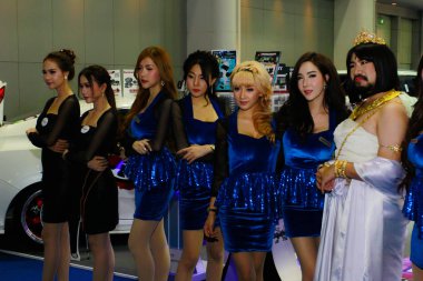 Bangkok Uluslararası Motor Show 2017 bir kimliği belirsiz kadın sunucu poz