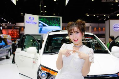 Bangkok Uluslararası Motor Show 2017 bir kimliği belirsiz kadın sunucu poz