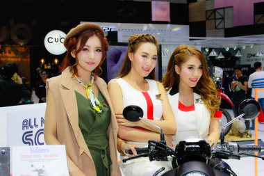 Bangkok Uluslararası Motor Show 2017 bir kimliği belirsiz kadın sunucu poz