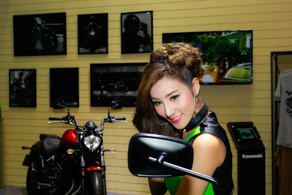 An Unidentified female presenter pose in Bangkok International Motor Show 2017 — Stock Photo, Image