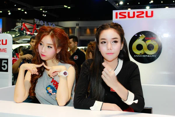 Mujer presentadora no identificada posan en Tailandia Mobile Expo 2014 — Foto de Stock