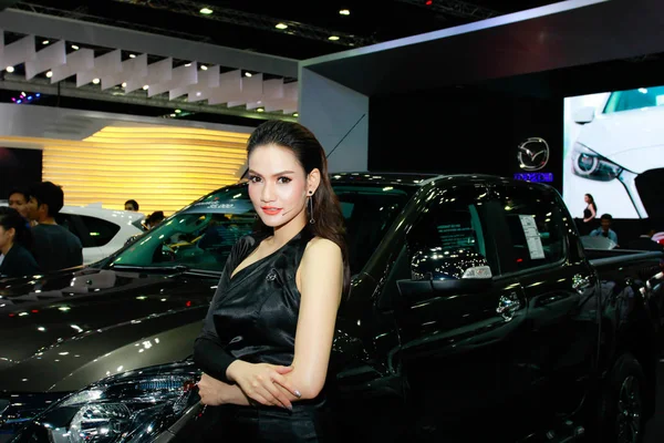 Une présentatrice non identifiée pose en Thaïlande Mobile Expo 2014 — Photo