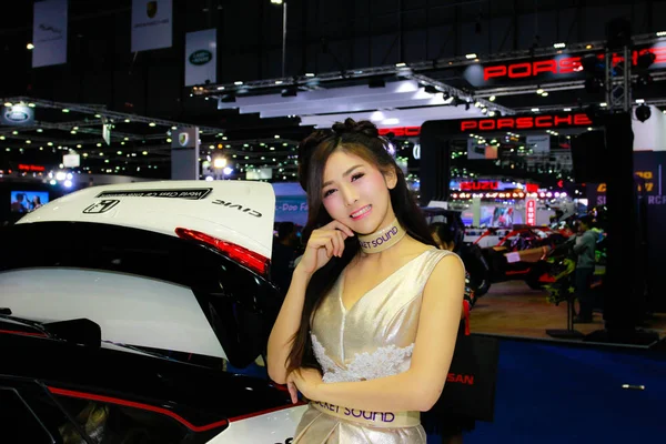 Neidentifikované ženy moderátor pozice v Thajsku Mobile Expo 2014 — Stock fotografie