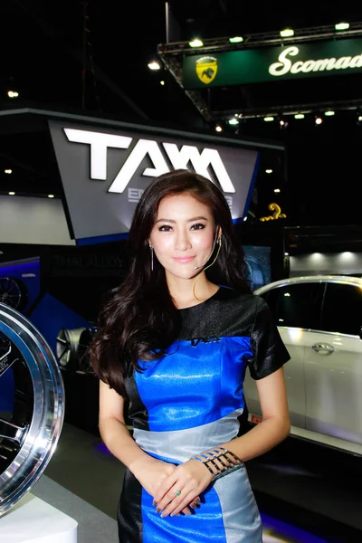 Neidentifikované ženy moderátor pozice v Bangkok International Motor Show 2017 Royalty Free Stock Fotografie