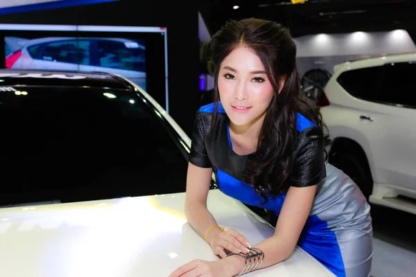 Neidentifikované ženy moderátor pozice v Bangkok International Motor Show 2017 Royalty Free Stock Obrázky