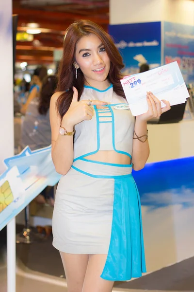 Oidentifierade kvinnliga programledare pose i Thailand mobil Expo 2014 — Stockfoto