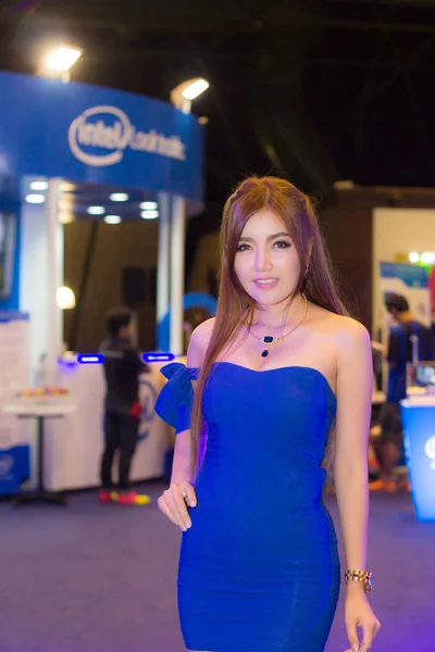 Mujer presentadora no identificada posan en Tailandia Mobile Expo 2014 —  Fotos de Stock