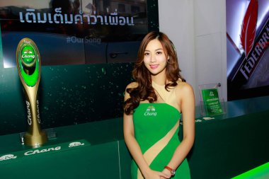 Bangkok, Tayland - 03 Haziran 2017: Kimliği belirsiz kadın sunucu poz Thaifex - Bangkok, Tayland Gıda Asya 2017 03 Haziran 2017 dünyası.