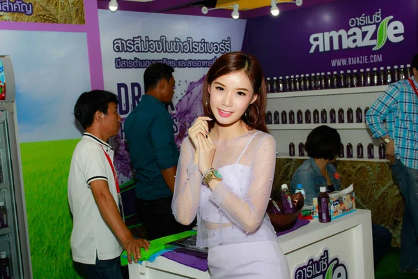 Бангкок Таиланд Июня 2017 Года Неизвестная Женщина Ведущая Позирует Thaifex — стоковое фото