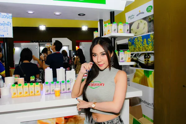 Bangkok Tailandia Junio 2017 Mujeres Presentadoras Identificadas Posan Thaifex World —  Fotos de Stock