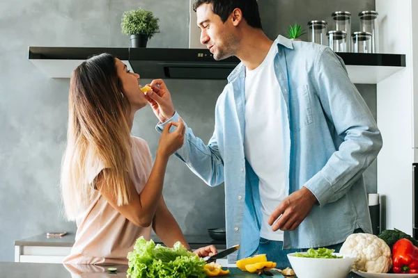 Photo Young Couple Starting Day Together Coffee Kitchen — Stock Photo, Image