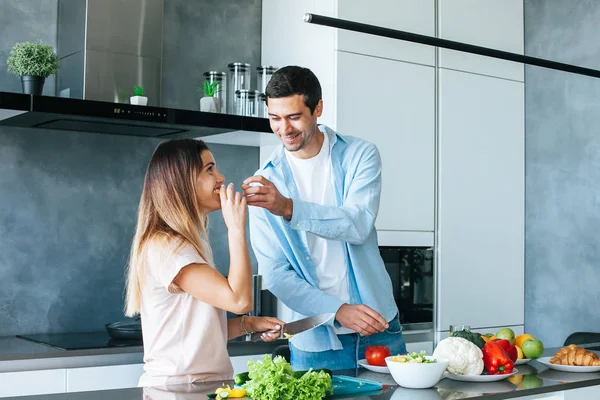 Photo Young Couple Starting Day Together Coffee Kitchen — Stock Photo, Image