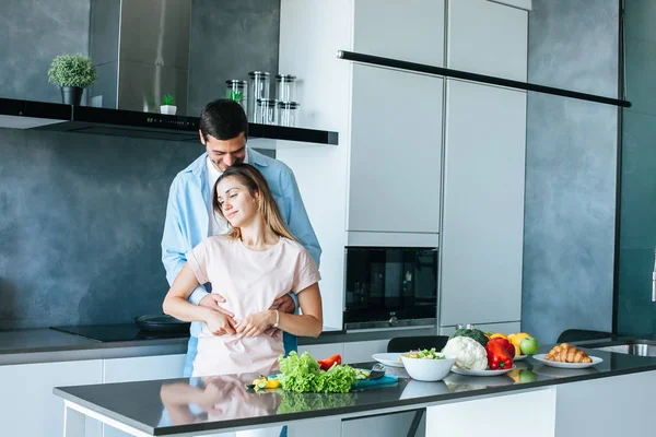 Man Kissing Girlfriend While She Preparing Breakfast Kitchen — Stock Photo, Image