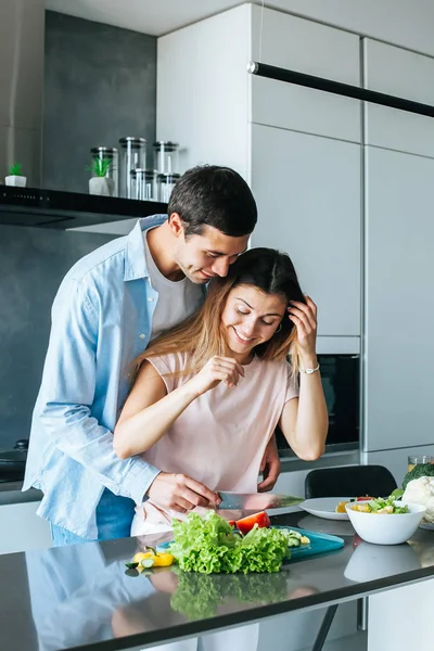 Man Kissing Girlfriend While She Preparing Breakfast Kitchen — Stock Photo, Image