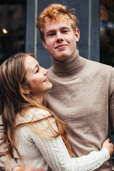 Retrato Cerca Una Joven Pareja Enamorada — Foto de Stock