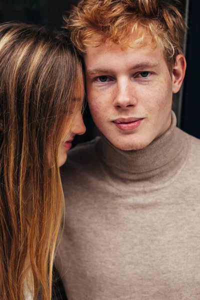 Retrato Cerca Una Joven Pareja Enamorada — Foto de Stock