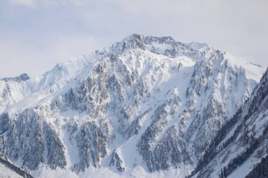 Himalayalar'ın Jammu ve Keşmir, Hindistan'daki kar kaplı dağ zirveleri