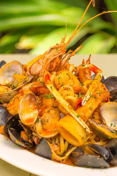 Linguine Pescatore çanak — Stok fotoğraf