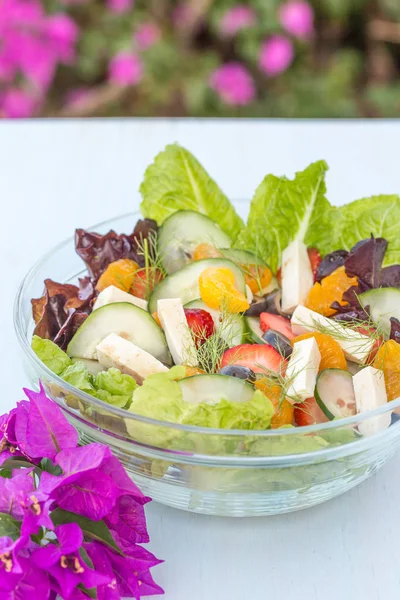 Tropisk sommar sallad — Stockfoto