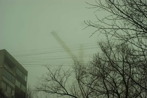 Guindaste Canteiro Obras Nevoeiro Moscou — Fotografia de Stock