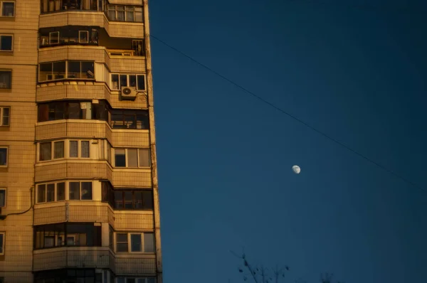 Mond Abend Vor Klarem Himmel Moskau — Stockfoto