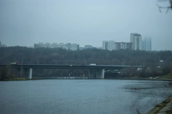 Банк Річки Хмарний Осінній Ранок Москва — стокове фото