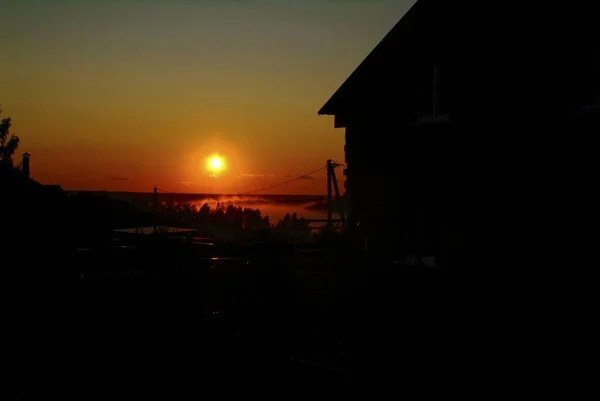 Landhaus Aus Holz Hintergrund Des Sonnenuntergangs Russland — Stockfoto