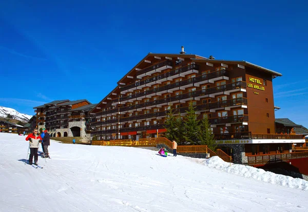 Mountain hotel Les Arroles in the Meribel Motaret — Stock Photo, Image