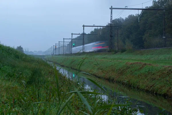 Hoogeveen Países Baixos Novembro 2019 Trem Passa Pela Reserva Natural — Fotografia de Stock
