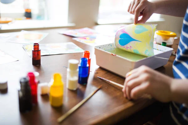 Crianças Desenhar Tinta Água Casa Ofício Ebru Arte Criativa Para — Fotografia de Stock