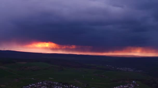 Upcoming thunderstorm at dusk — Stock Video