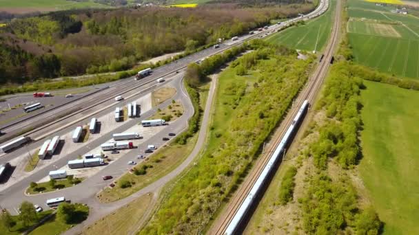 Autopista alemana A3 y zona de descanso — Vídeo de stock