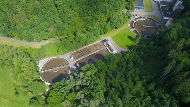 Planta depuradora de aguas residuales - depuración de aguas residuales — Vídeo de stock