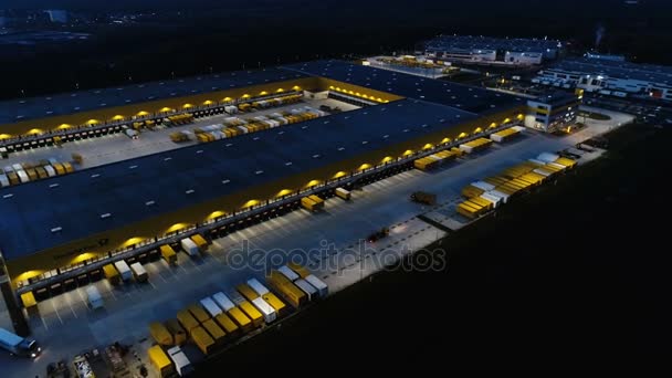 Deutsche Post Dhl grup parsel dağıtım hub havadan görünümü — Stok video