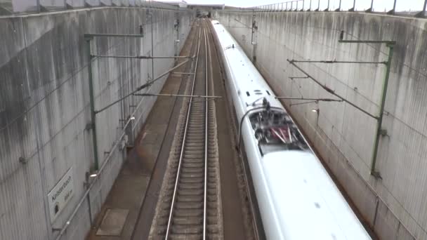 Frankfurt Duitsland Januari 2018 Duits Highspeed Ice Trein Passeert Door — Stockvideo