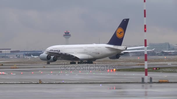 Frankfurt Germany December 2017 Taxiing Airbus 380 German Airline Lufthansa — Stock Video