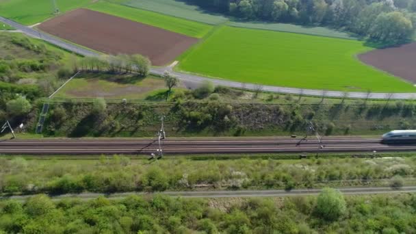 Entrée Tunnel Train Grande Vitesse Vue Aérienne Haut Plan Poursuite — Video