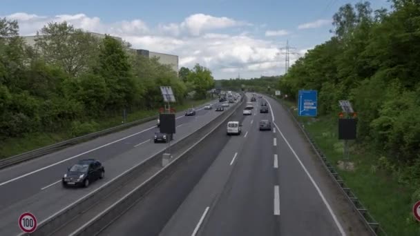 Dichter Verkehr Auf Deutschen Autobahnen Aus Der Vogelperspektive — Stockvideo