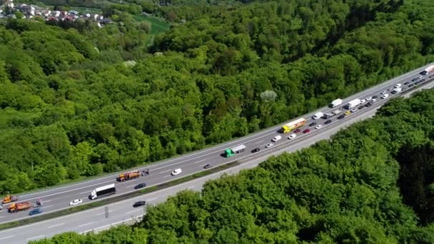 Stau Auf Der Autobahn Luftaufnahme Kamerafahrt — Stockvideo