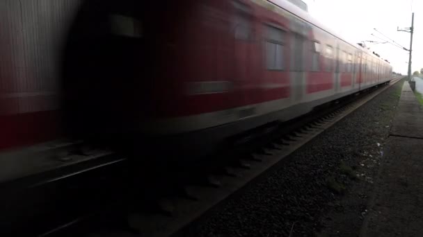 Kelsterbach November 2019 Eine Vorbeifahrende Bahn Der Nähe Des Frankfurter — Stockvideo