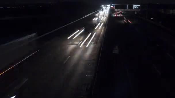 Tät Trafik Tyska Motorvägen Natten Hög Vinkel — Stockvideo