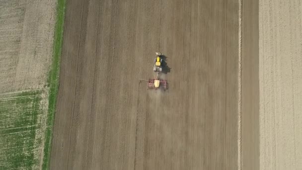 Mezőgazdasági Terület Légi Rálátása Gazdálkodás Szántás Traktor — Stock videók