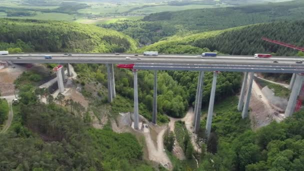 Bouwplaats Highway Bridge Bovenaanzicht Drone Beelden — Stockvideo