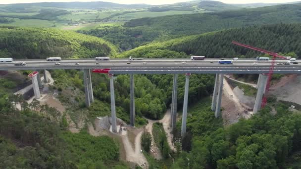 Bouwplaats Highway Bridge Bovenaanzicht Drone Beelden — Stockvideo